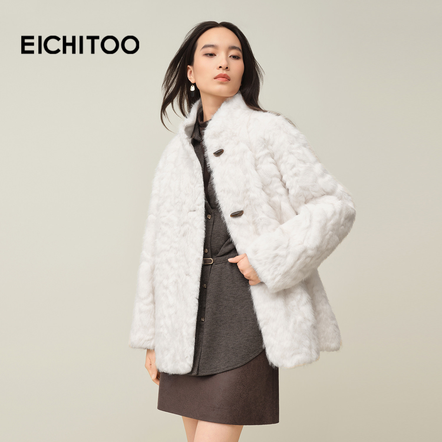 爱居兔蓬松保暖短外套2025年冬季新款女贵气牛角扣时髦大衣,女装/女士精品,短外套,淘宝优惠券,粉丝福利购,淘宝优惠卷