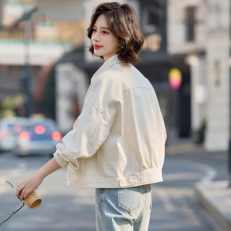 米白色短外套女早秋2025新款小个子时尚洋气牛仔上衣复古翻领夹克