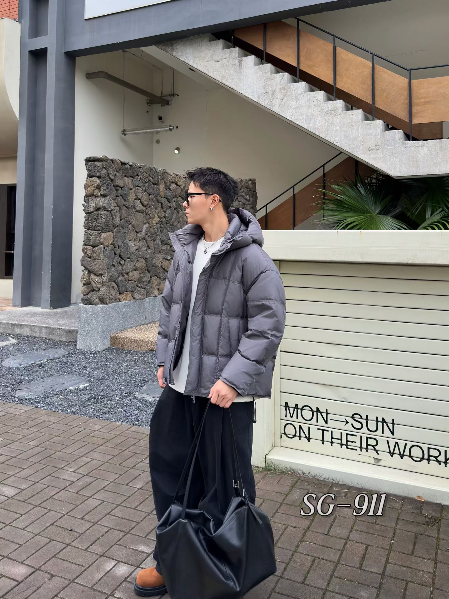 2025冬季新款男士连帽加厚保暖羽绒服外套休闲宽松简约夹克上衣潮