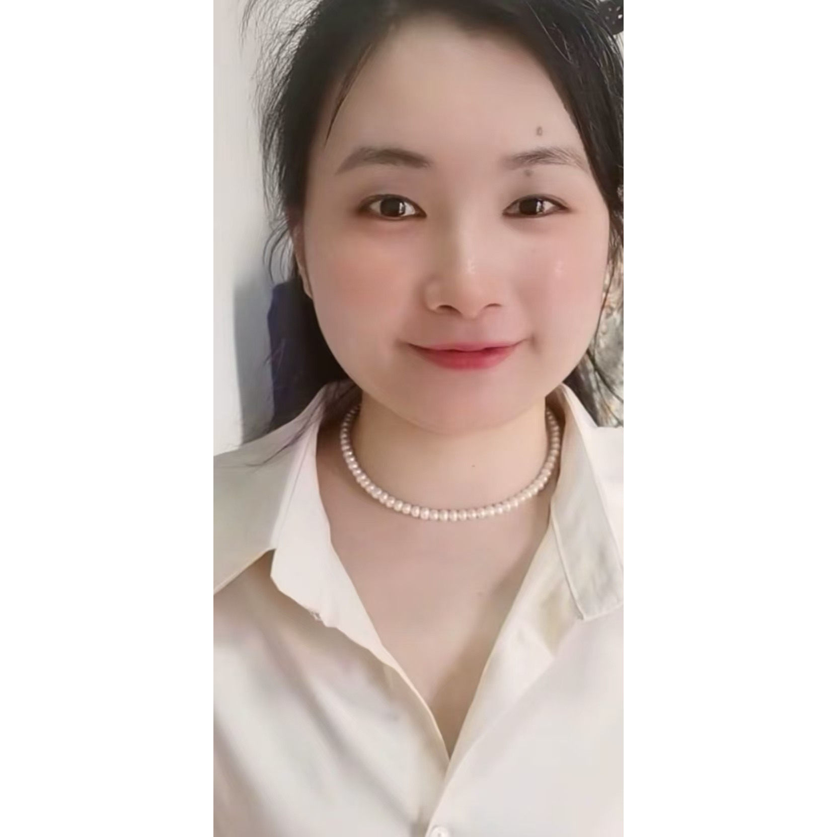 今年流行爆款绸面衬衫法式独特绝美高级感杏色长袖衬衫女2025新款