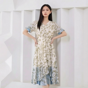丽新折扣女装 H海 系列26艾 夏装新款气质高雅V领轻薄飘逸连衣裙