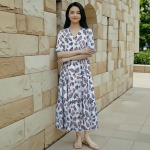 丽新折扣女装 朵Y 系列26夏优雅浪漫气息甜美淑荷叶袖清新连衣裙