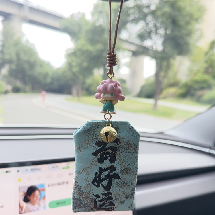 泡泡玛特抱抱系列车载挂件香囊平安创意汽车后视镜挂件礼物可爱