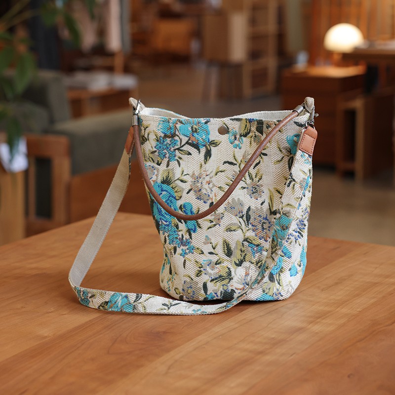 棉麻文艺高级复古通勤水桶包新款