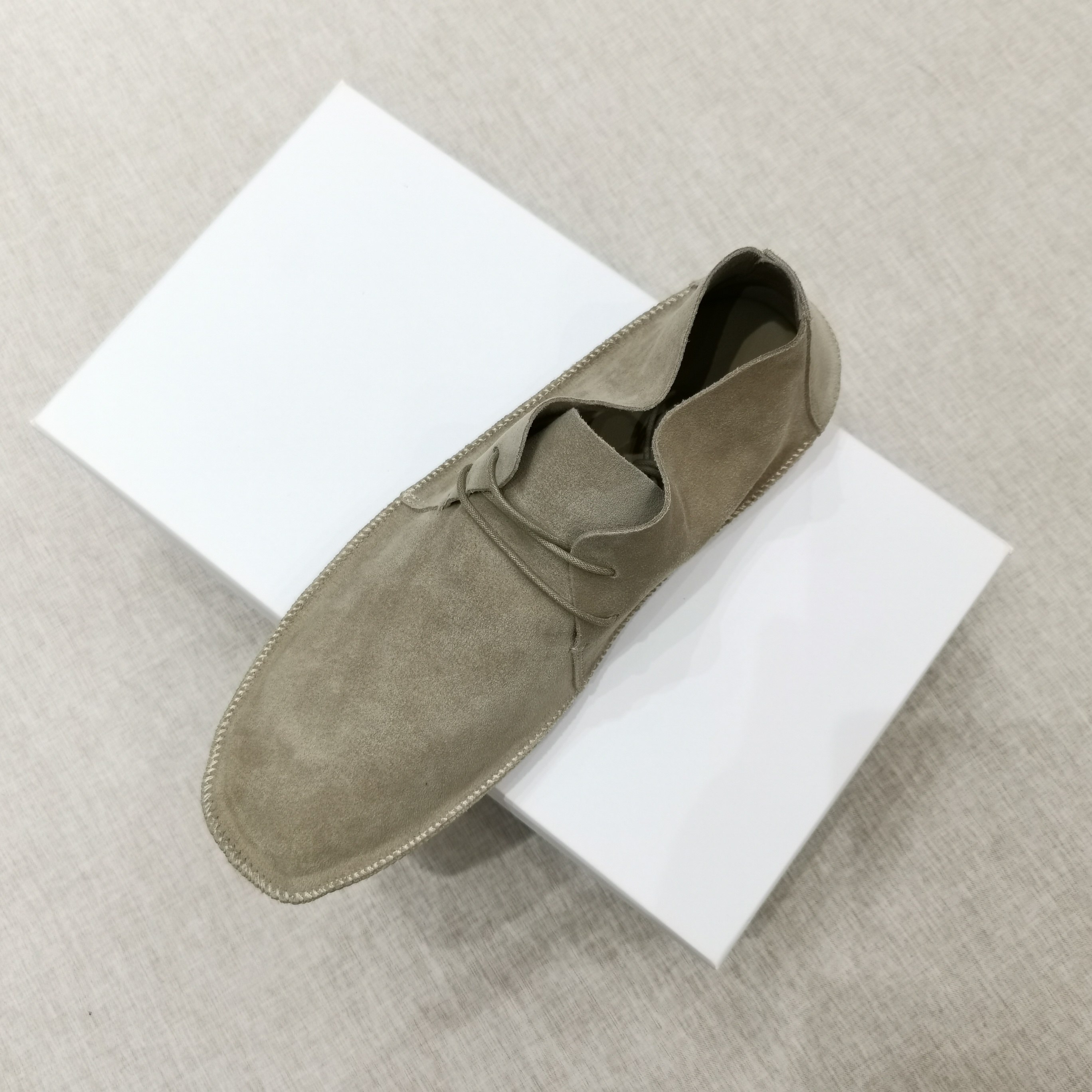 26ss 极简舒适麂皮绒面圆头前系带高帮单鞋新款平底踝靴女