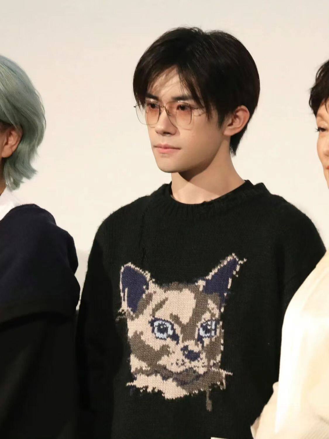 易烊千玺小小的我电影首映同款小猫百搭宽松情侣ins小众圆领卫衣