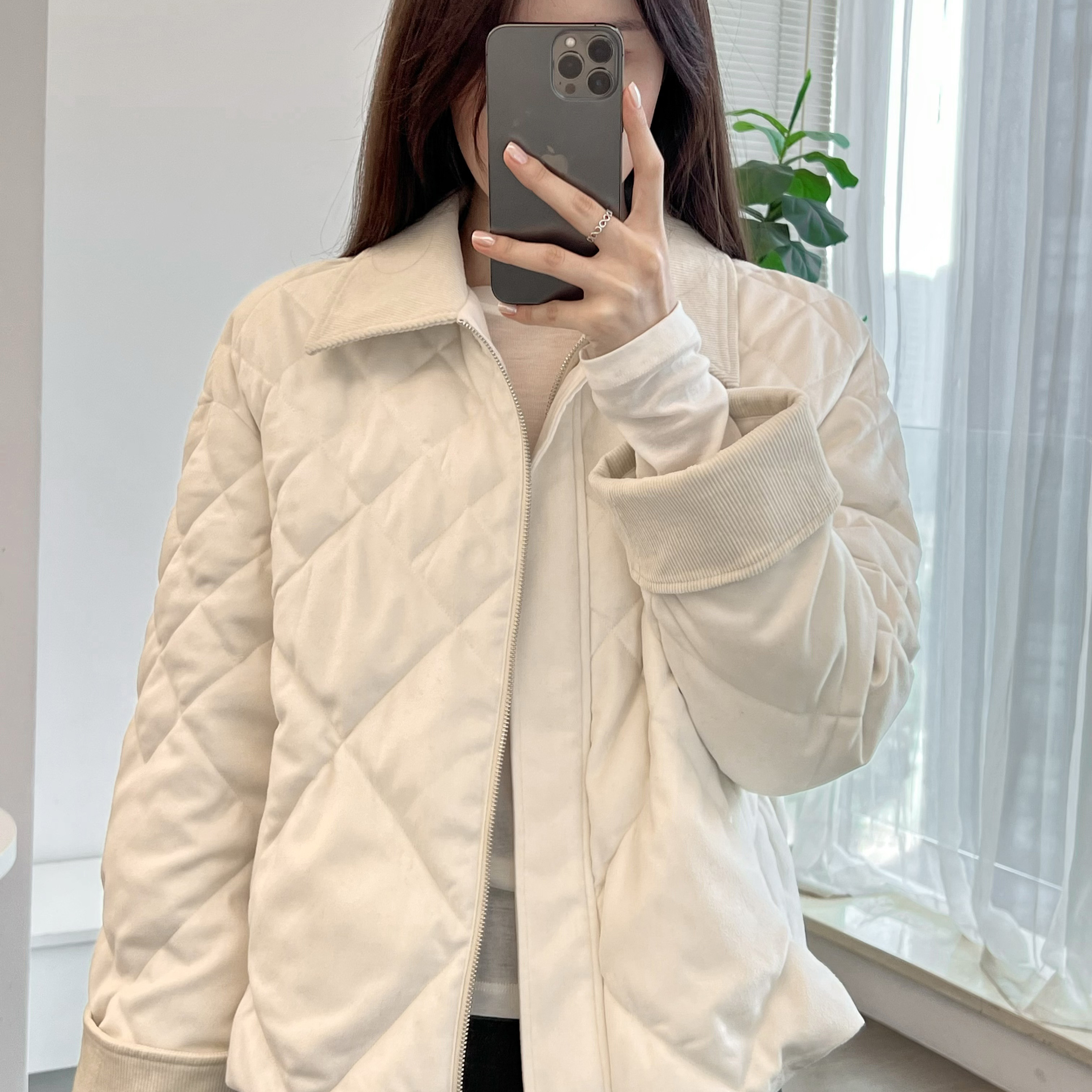 翻领菱格设计白鹅绒潮羽绒服