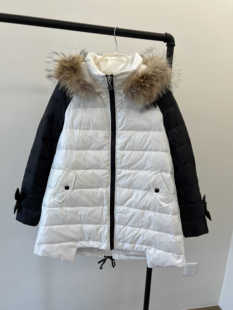 米娜家 欧洲站 清仓现货 黑白拼色带毛领蝴蝶结羽绒服女 H-10952B