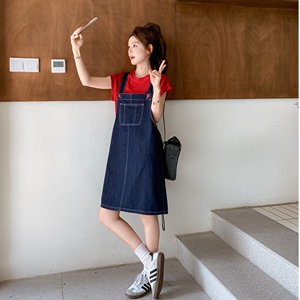 学院风牛仔背带裙女2025夏新款洋气减龄红色T恤小个子图片