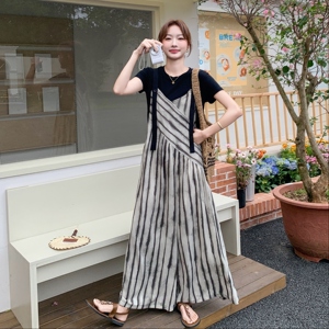 休闲T恤条纹背带裤套装女夏季又酷又飒高级感甜美流行爆款两件套图片