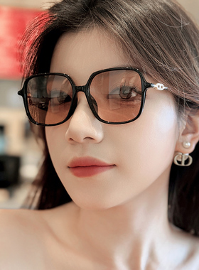 新款太阳镜女大牌墨镜显瘦超轻可配有度数墨镜近视偏光太阳镜女