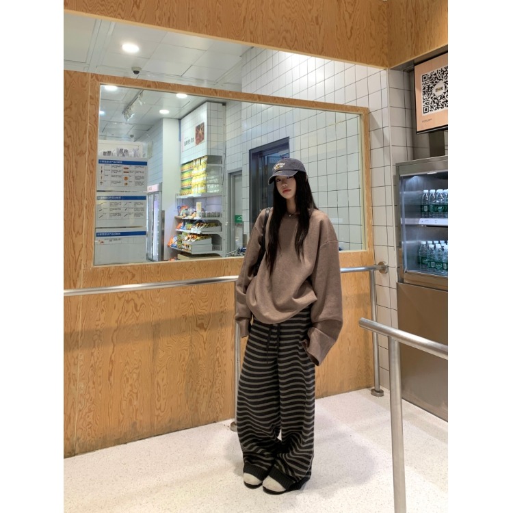 PPSHD 卡其色圆领袖口褶皱设计宽松卫衣+针织条纹阔腿裤套装