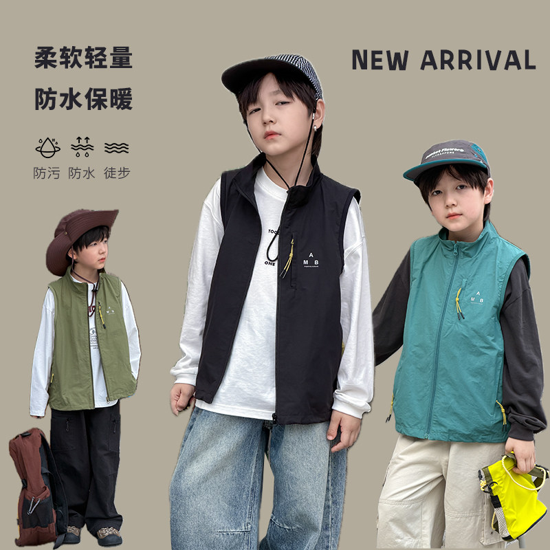 依依妈男童休闲工装户外马甲2026秋新款中大童背心外套儿童衣服