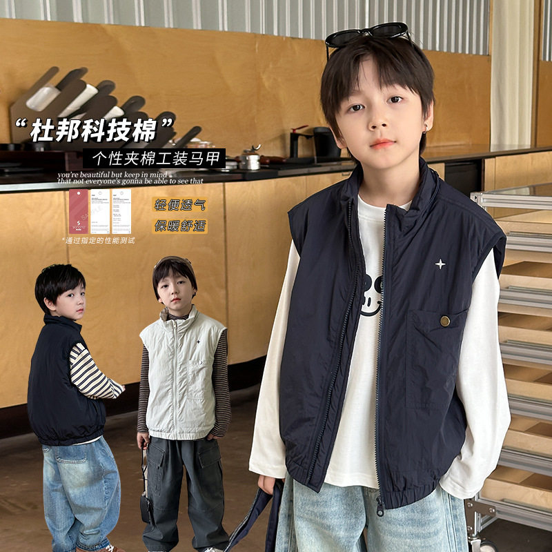 依依妈儿童轻便夹棉工装马甲2026秋款男童宝宝保暖杜邦棉外套上衣图片