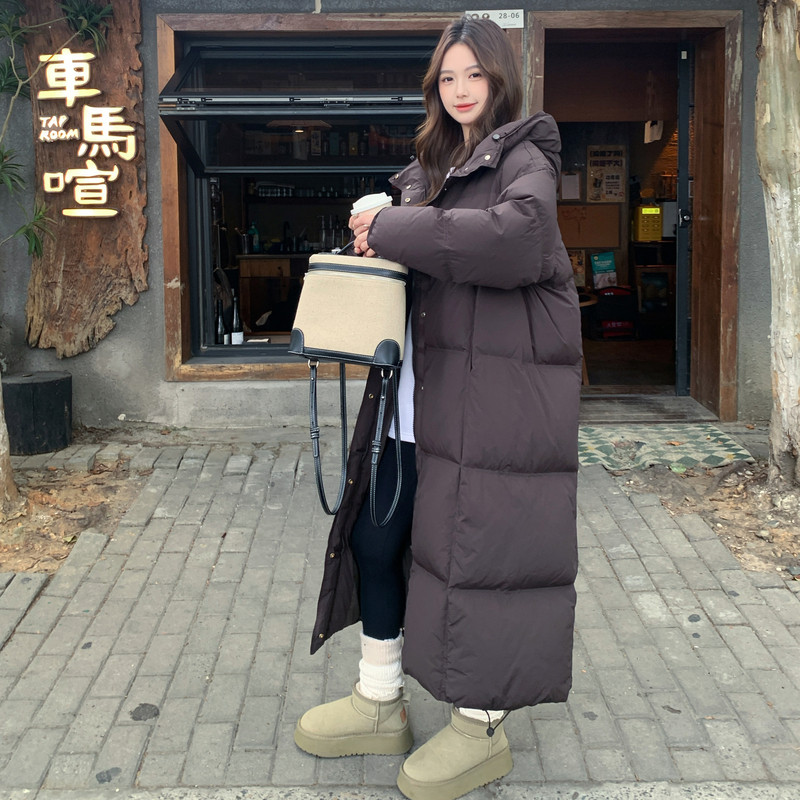 有货【新款】保暖深咖色长款休闲90白鸭绒连帽羽绒服P385K528,女装羽绒服,2C311