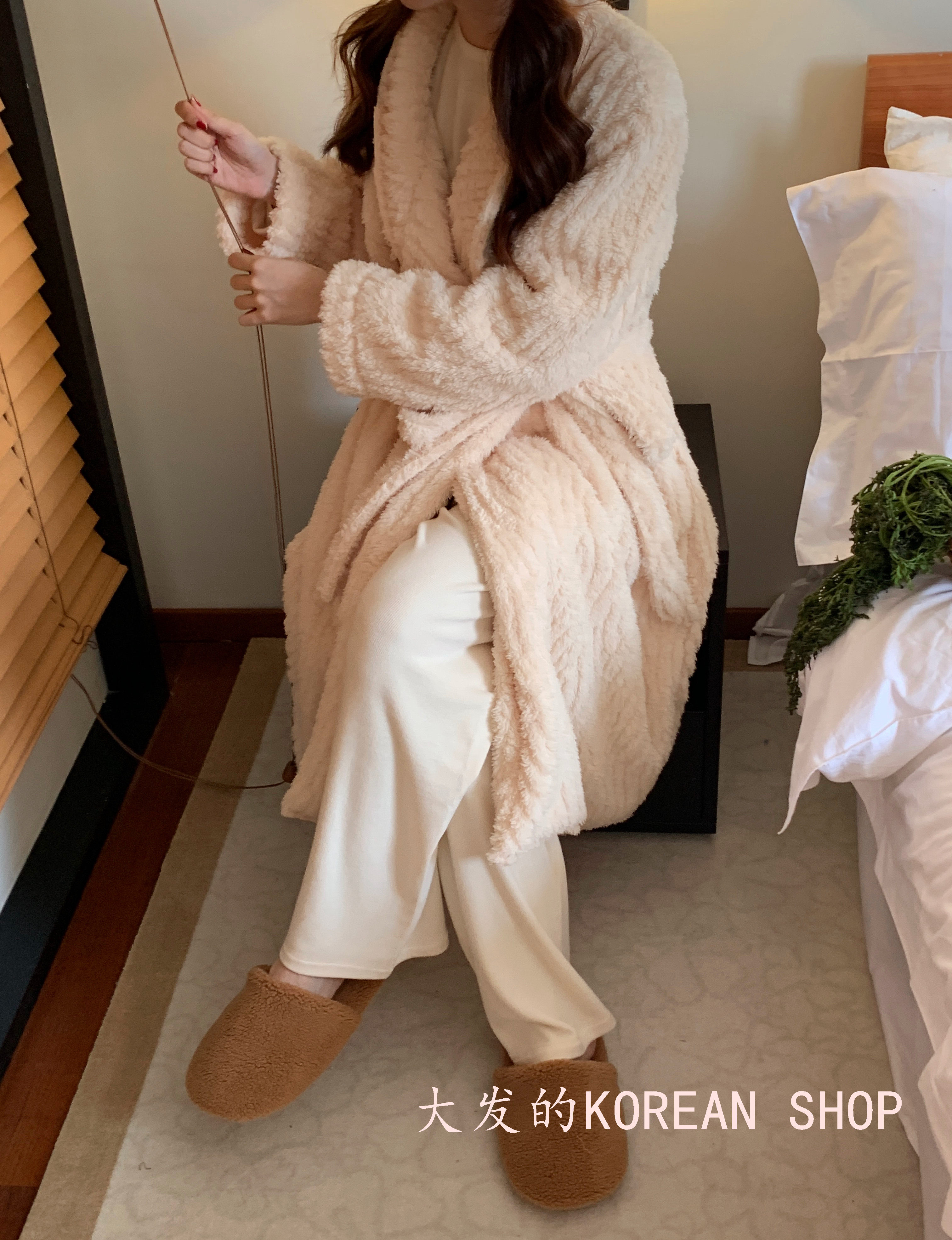 KOREAN VERSION OF IBITBIT SOLID COLOR SIMPLE CORAL VELVET WARM DRESSING GOWN COMFORTABLE LOOSE AND LAZY WIND THICKENED BATHROBE PAJAMAS