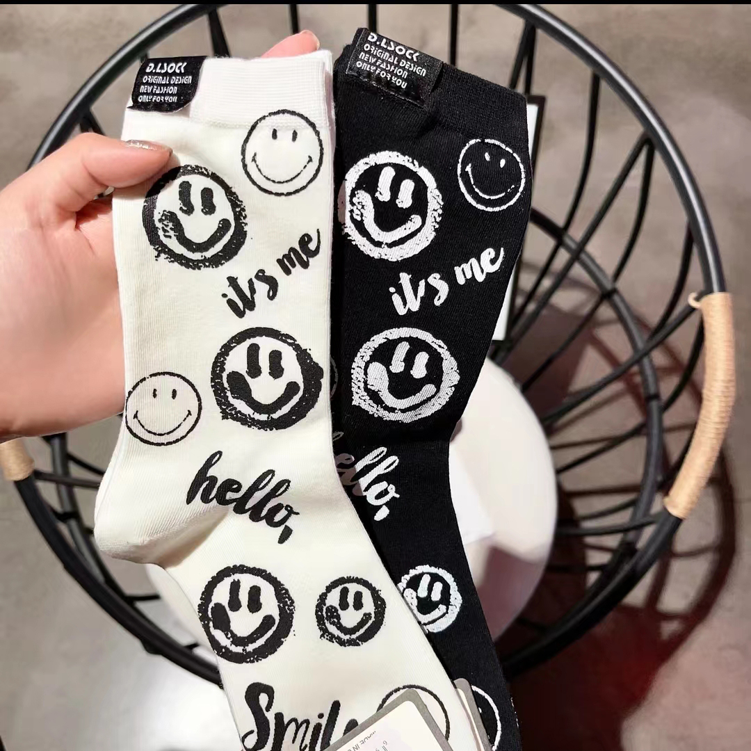 外穿洋气个性泼墨涂鸦笑脸