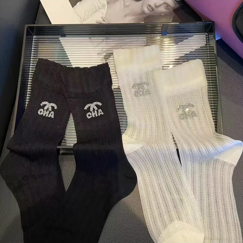 谁懂啊这袜子真的好miu 穿了不想脱超薄轻奢烫钻小香风百搭巨好看
