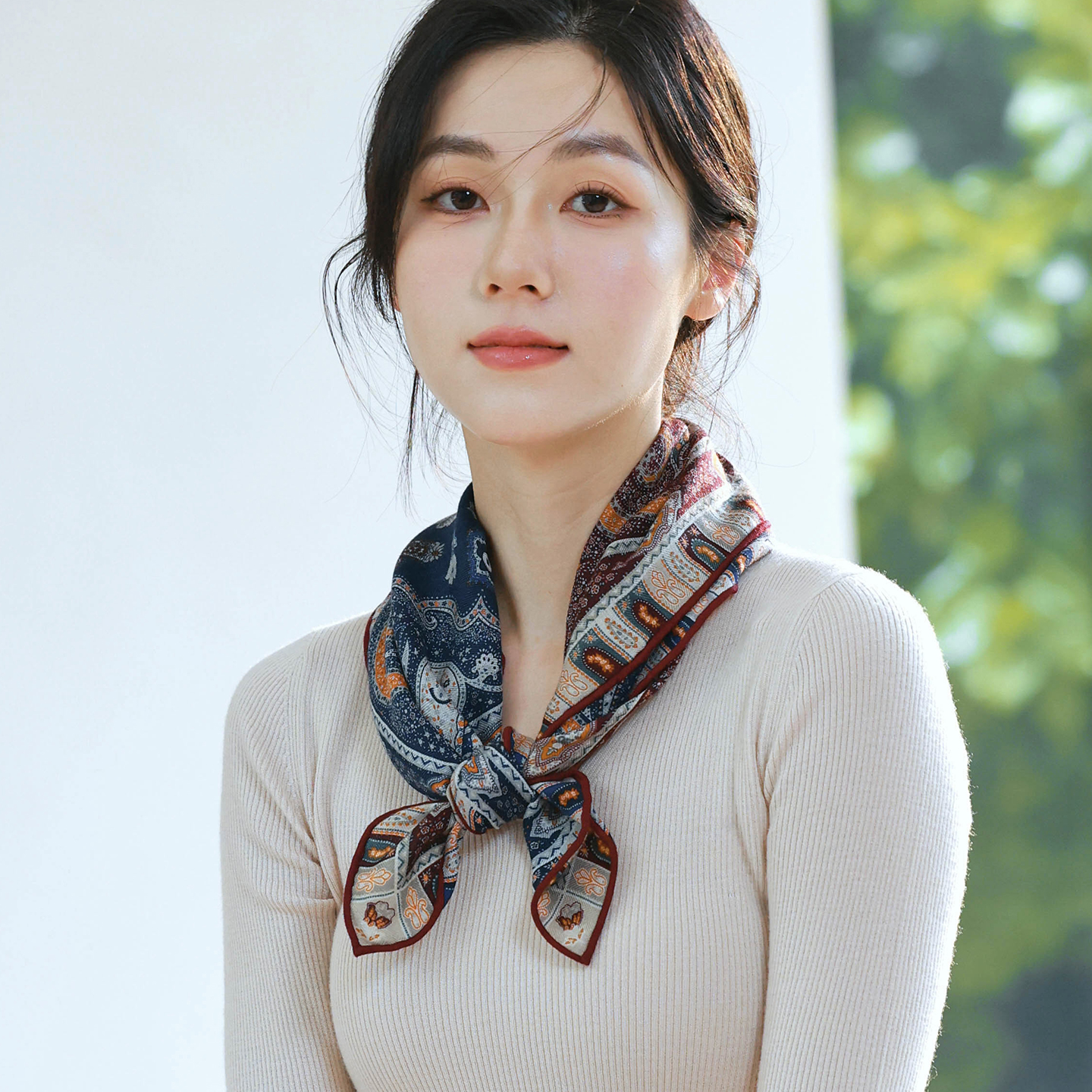 真丝羊毛丝巾小方巾女2025新款秋冬羊绒围巾薄护颈高端轻奢高级感