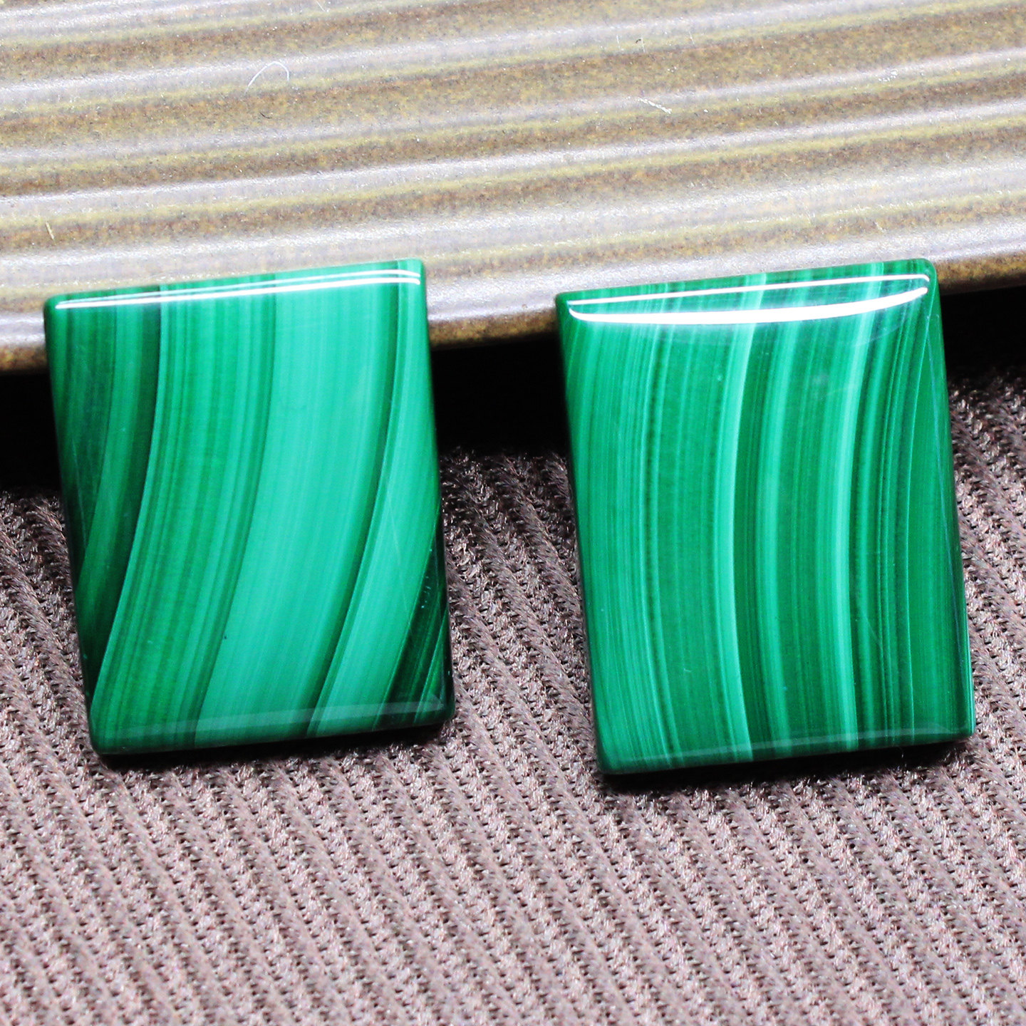 如鸿天然孔雀石原石摆件无事牌长方形方牌水晶石绿色