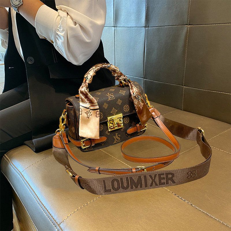 2026新款今年流行爆款包包高级感洋气棕色小方包女手提单肩斜挎包