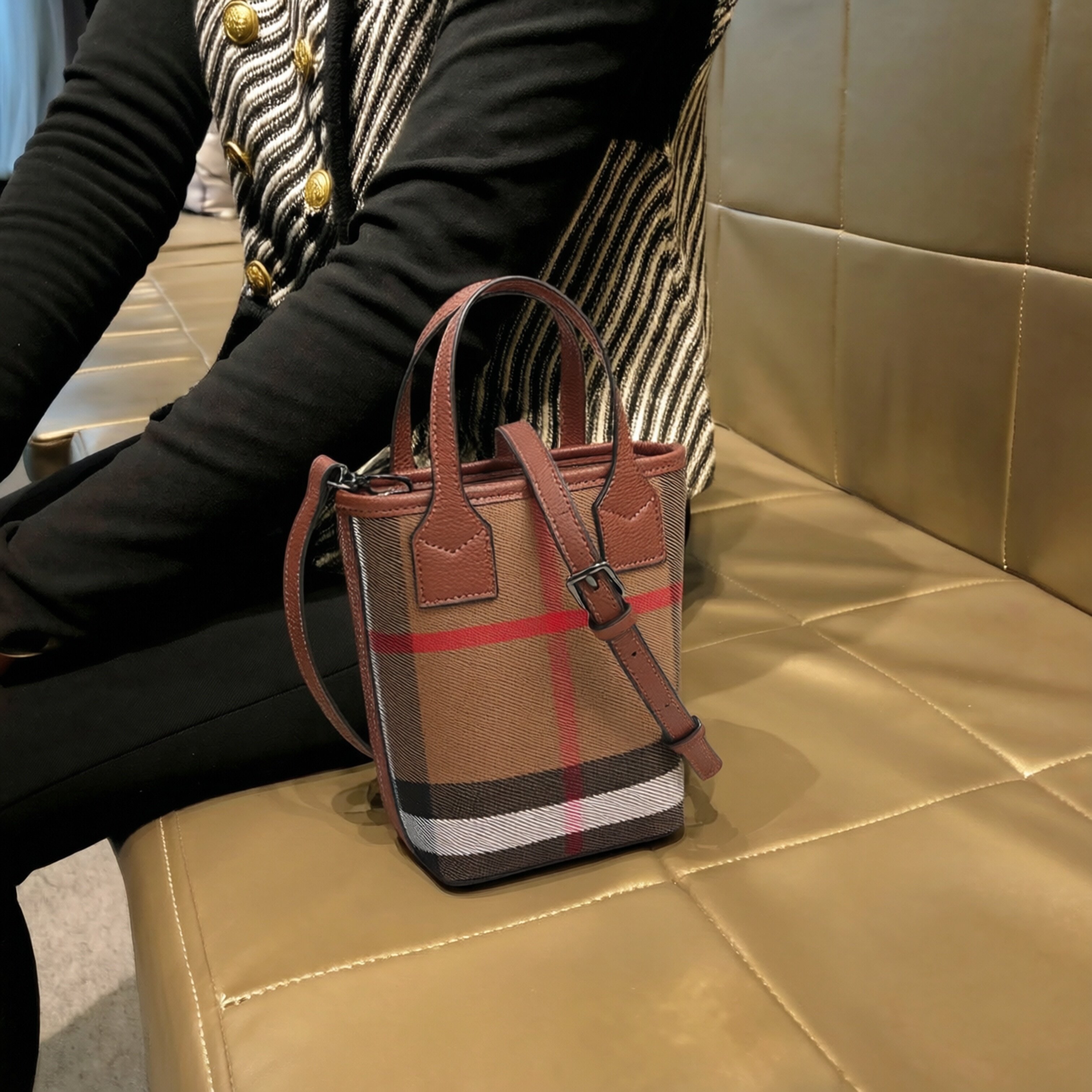 大容量手机包斜挎女款真皮条纹帆布包轻便休闲单肩超火洋气小包包