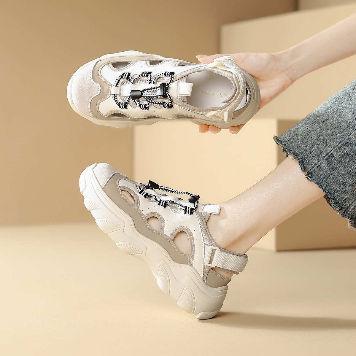 哈森户外镂空女凉鞋2026夏季夏款新款透气软底包头休闲运动凉鞋