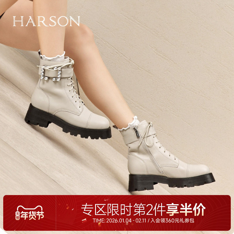 哈森春秋季新款甜酷风圆头方跟8孔马丁靴时尚短靴女HA226001