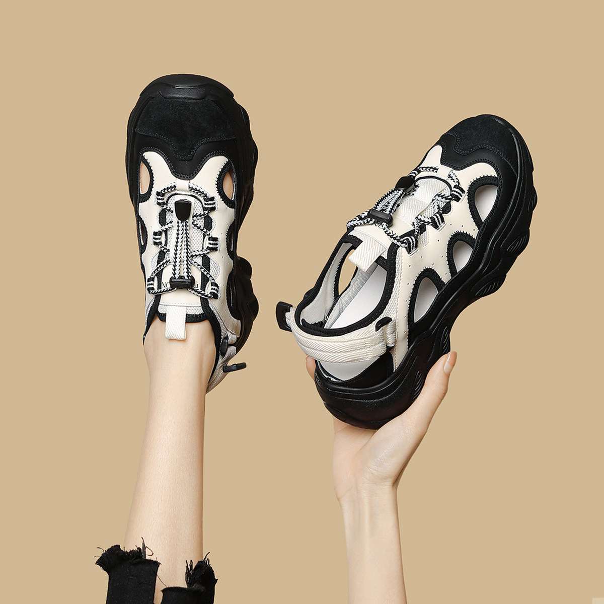 哈森户外女凉鞋2026夏季夏款新款镂空透气软底包头休闲运动凉鞋