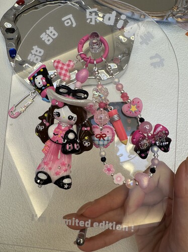 露丝“许妍”手工手绘礼帽眼镜kitty重工diy设计定制款包挂挂链