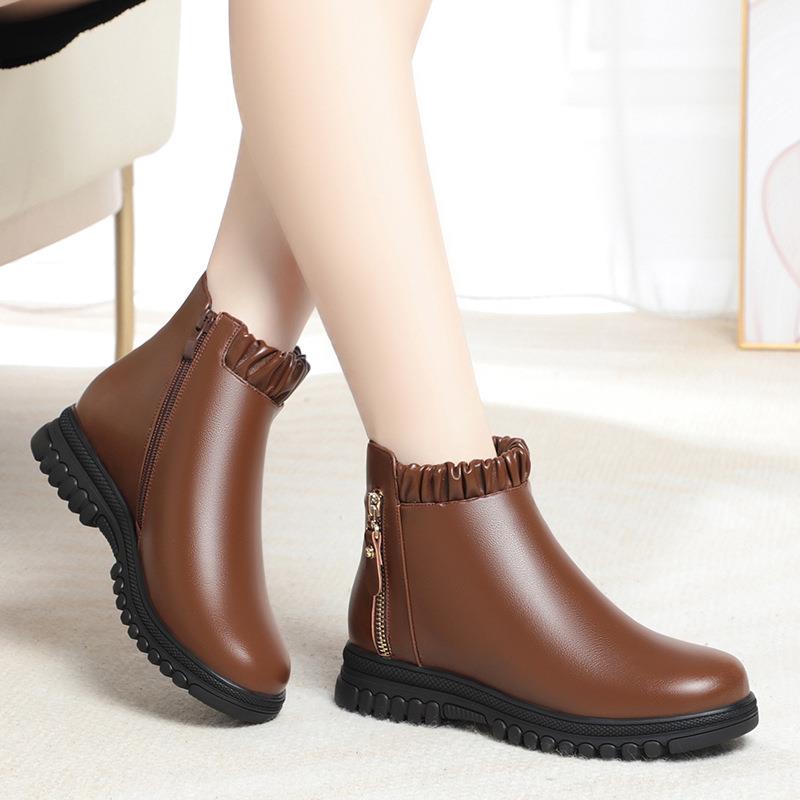 欧洲站中老年妈妈鞋秋冬季新款软底软皮棉鞋女平底短靴女加绒保暖