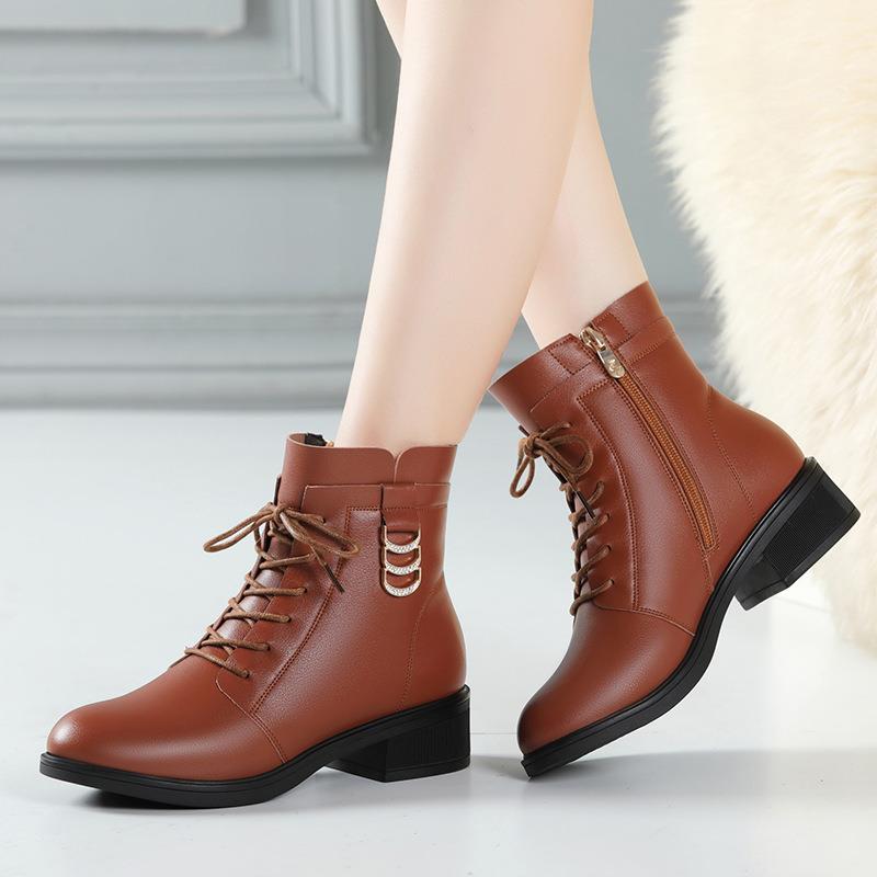 欧洲站棕色短靴女2024年新款冬季加绒皮鞋软皮软底靴子妈妈棉鞋马