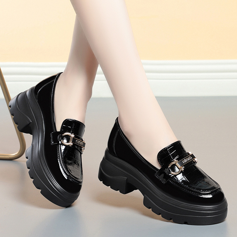 欧洲站妈妈厚底鞋女春秋款2025新款乐福鞋英伦风小皮鞋黑色单鞋亮