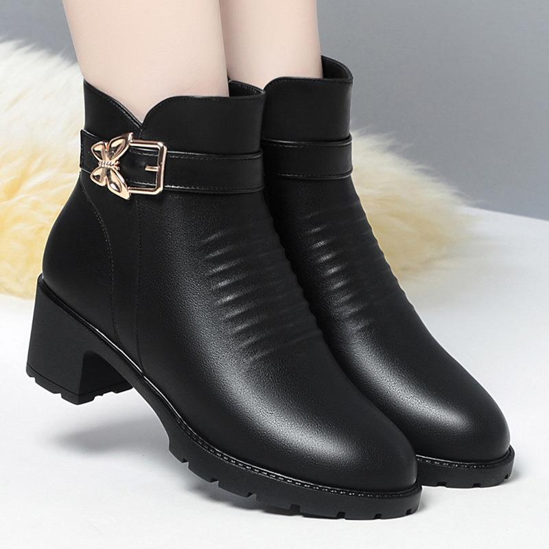 欧洲站妈妈短靴女秋冬2024新款短筒靴子软底棉鞋冬季皮鞋加绒中老