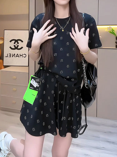 欧货烫钻套装女夏季新款设计感