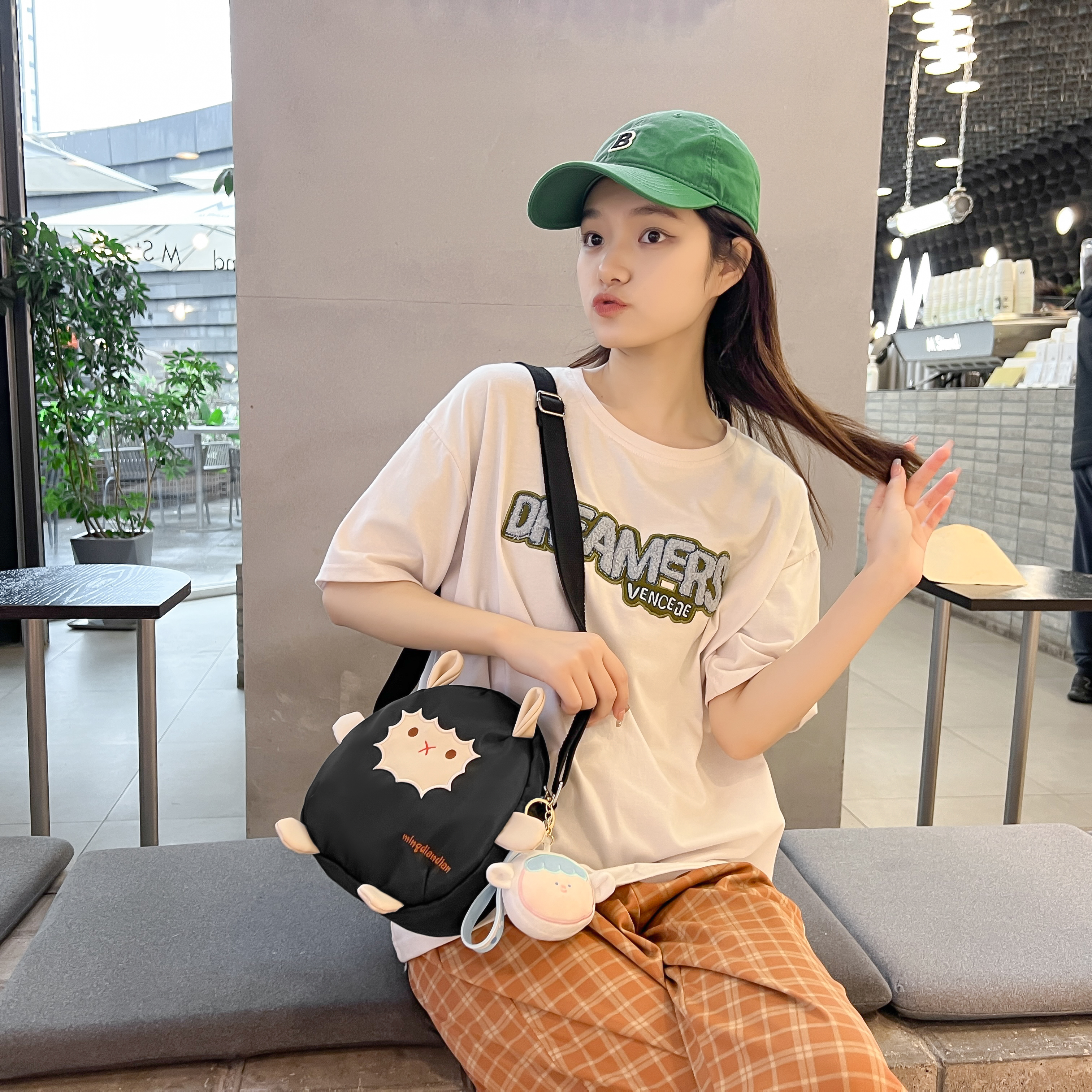 可爱小羊卡通小包日系斜挎包
