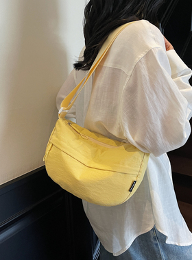 韩版时尚简约马鞍包包女2026新款休闲运动旅游骑行帆布单肩斜跨包