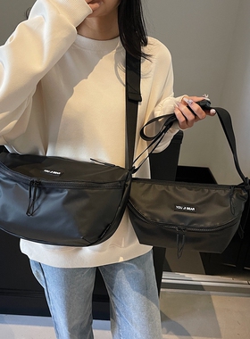 大容量胸包女2026新款春季流行休闲百搭黑色单肩包时尚通勤斜挎包