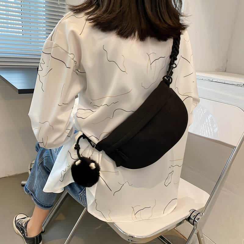 小包包女2025新款ins超火胸包韩版日系帆布单肩包百搭斜挎包