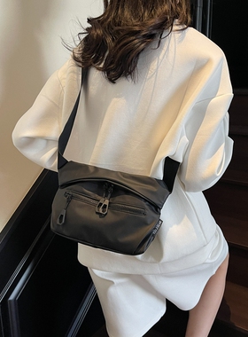 通勤包包女式2026新款流行时尚休闲黑色布包单肩包大容量斜挎胸包