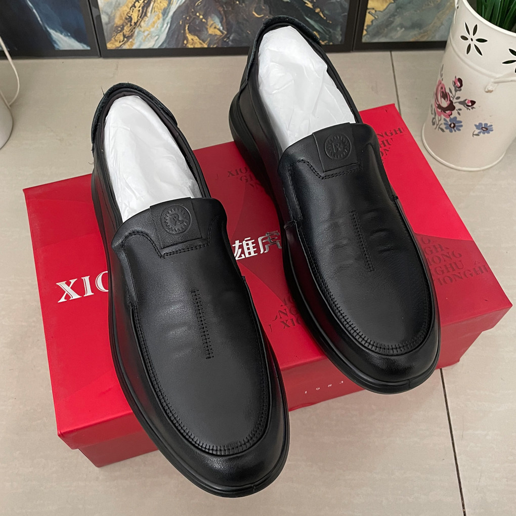 雄虎皮鞋男士头层牛皮软皮真皮透气一脚蹬聚酯底防滑爸爸工作鞋