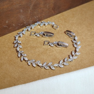 旭平典雅精致橄榄枝柳叶合金手链气质款送朋友礼物