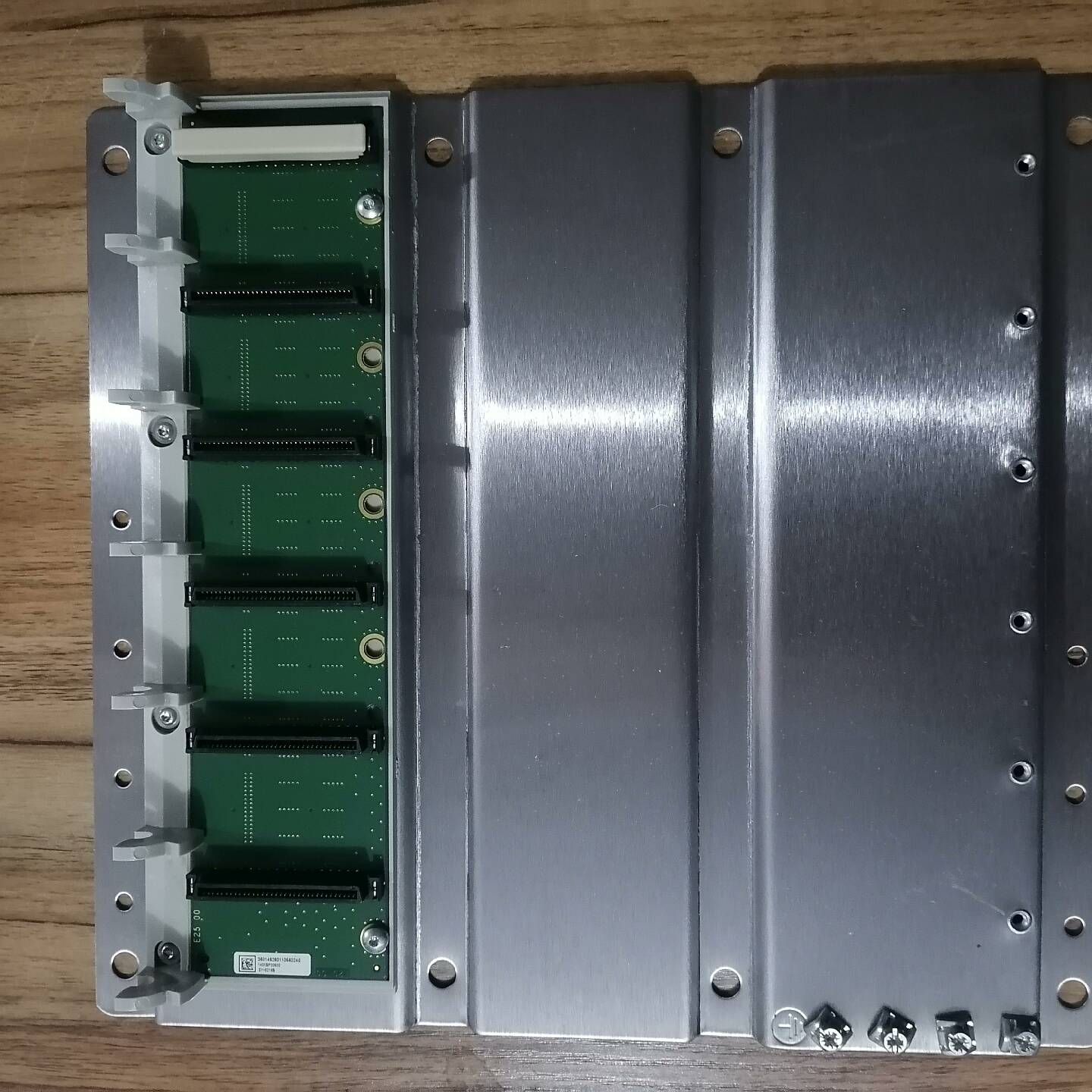 议价140XBP00600,6槽背板,成色漂亮,功能包好