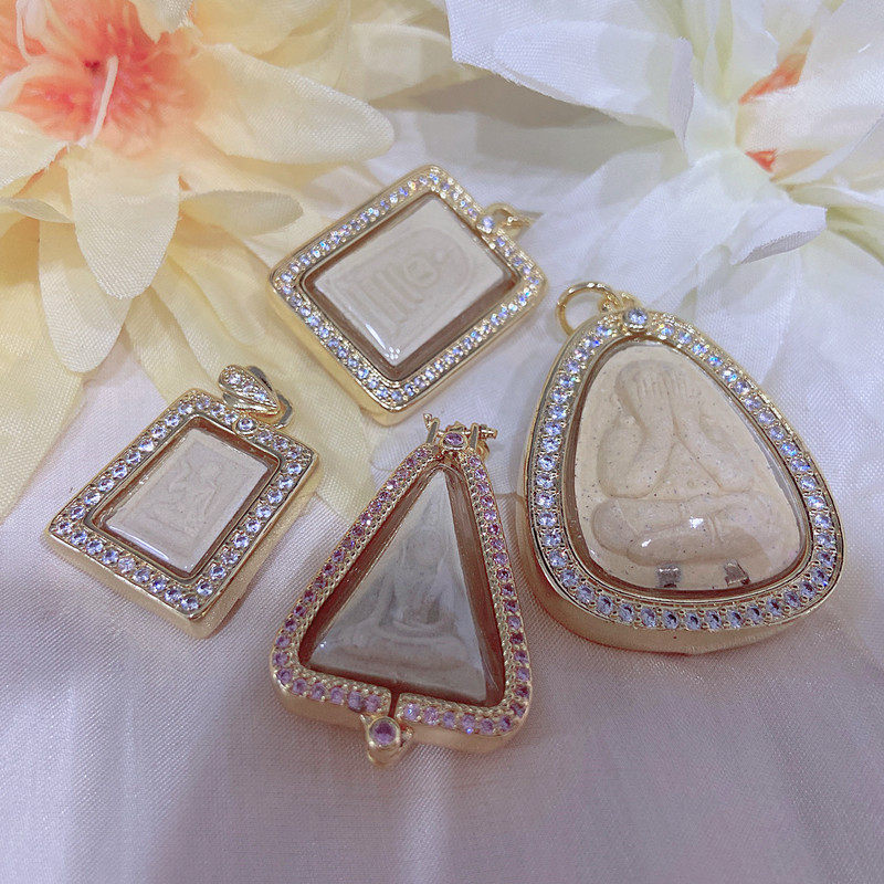 顶鼎泰牌泰国特色手工艺品女王佛招手崇迪掩面镶钻吊坠钻壳精美