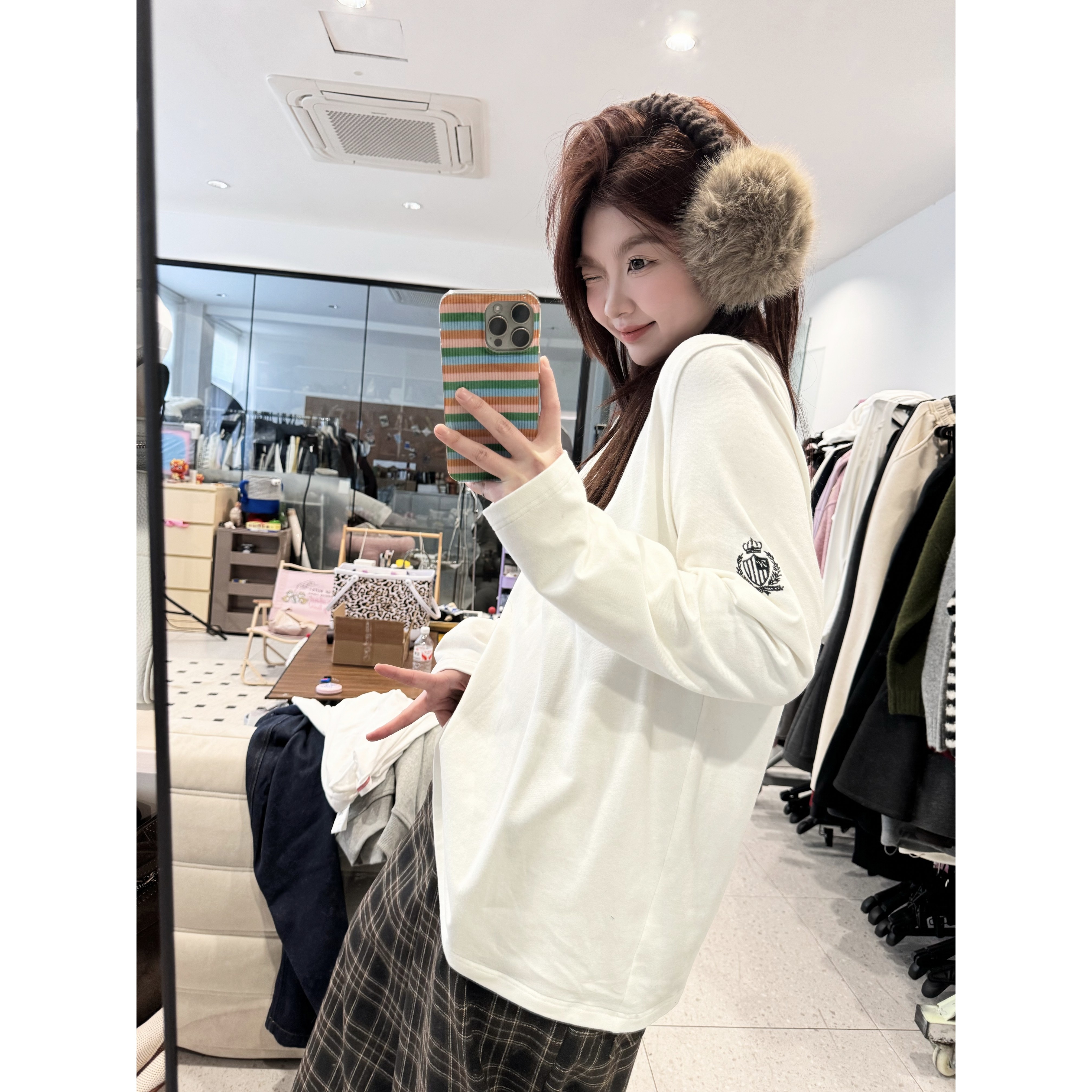 蕾蕾【舒适密码】设计感小众刺绣图案宽松圆领内搭T恤上衣