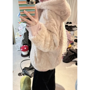 可双面穿连帽加厚毛毛保暖短外套 冬季 蕾蕾 冬游记