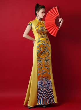 紫缘萱中国风式黄色龙袍长款晚礼服模特团体走秀旗袍舞台演出服装