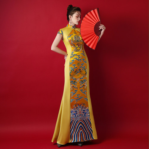 紫缘萱中国风式黄色演出服装龙袍