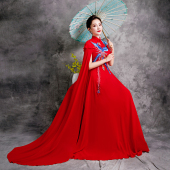 紫缘萱中国风刺绣红色晚礼服年会模特走秀团体演出服显瘦大型合唱