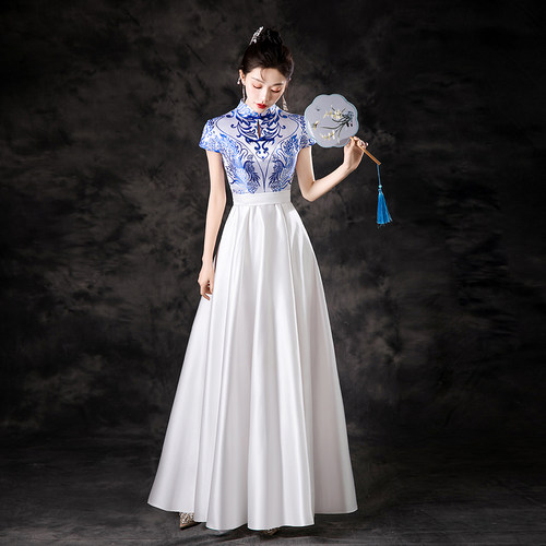 紫缘萱2025新款中式国风舞台演出服蓝色青花大型合唱团服装A摆裙